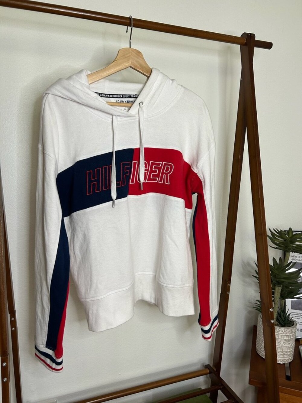 Tommy Hilfiger Sport White Hoodie Kids XL ( Women's Medium )  Size Kids XL